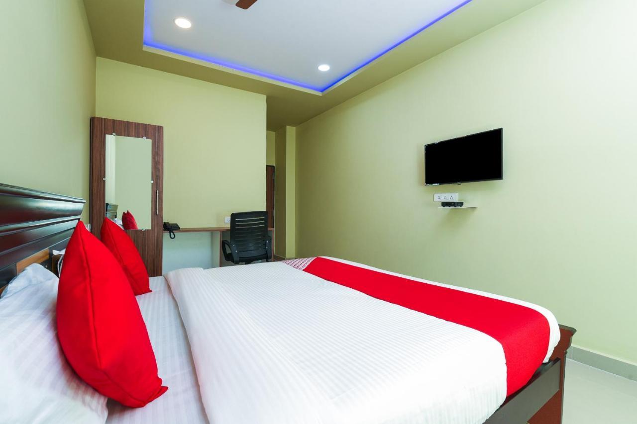 Oyo 27902 Center Point The Hotel Visakhapatnam Dış mekan fotoğraf