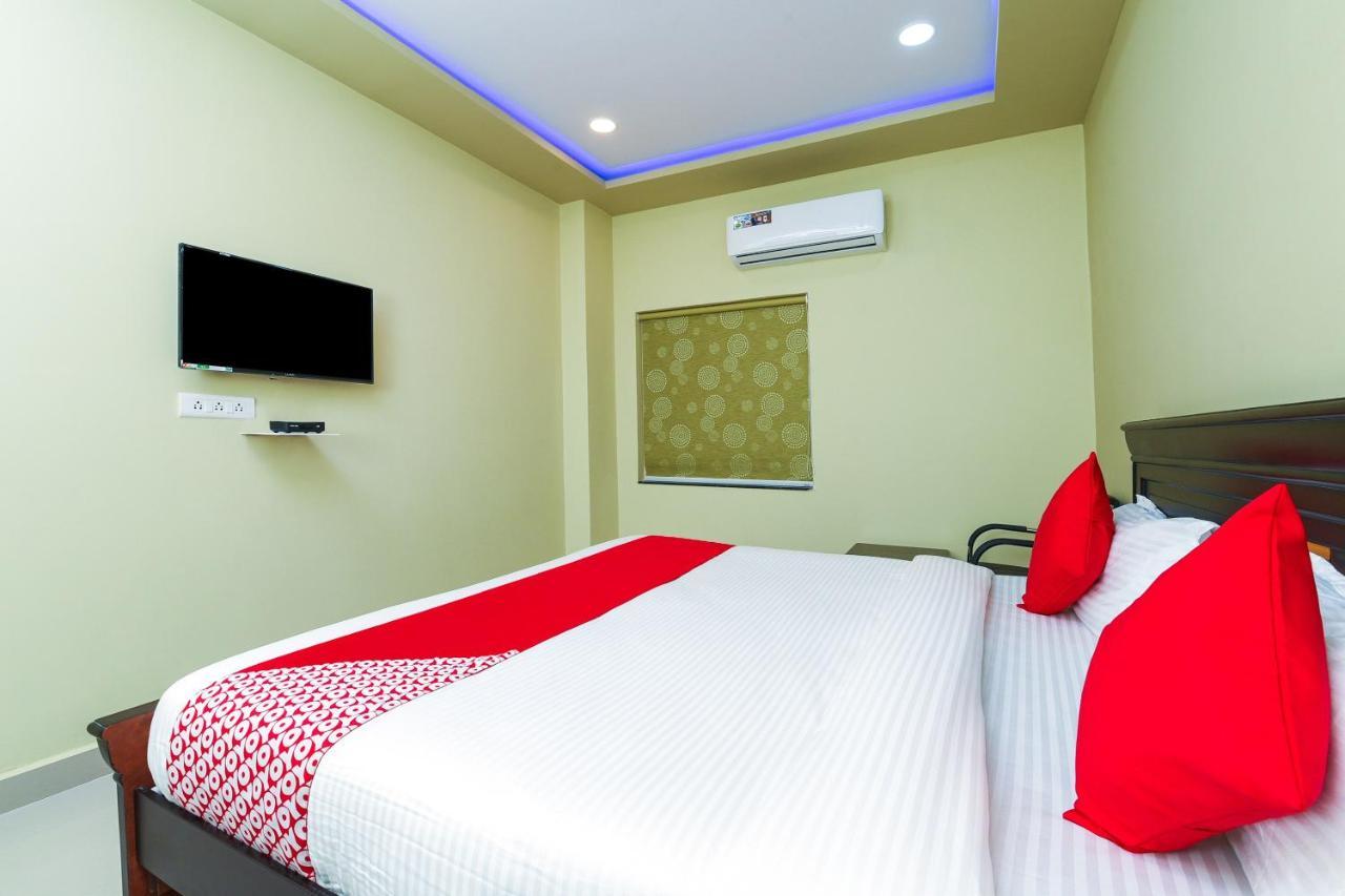 Oyo 27902 Center Point The Hotel Visakhapatnam Dış mekan fotoğraf