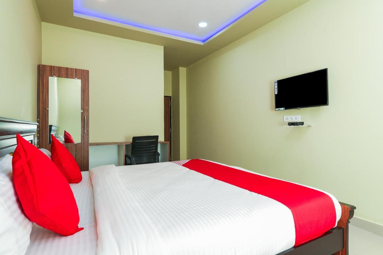 Oyo 27902 Center Point The Hotel Visakhapatnam Dış mekan fotoğraf