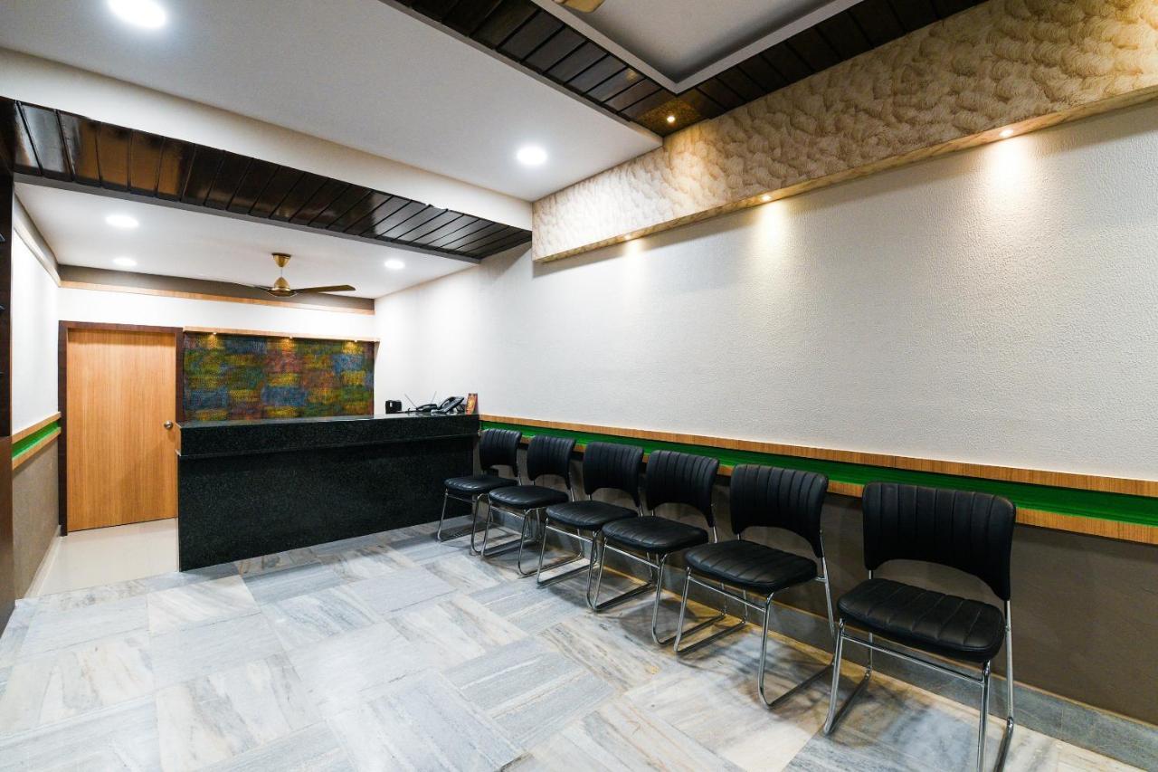 Oyo 27902 Center Point The Hotel Visakhapatnam Dış mekan fotoğraf