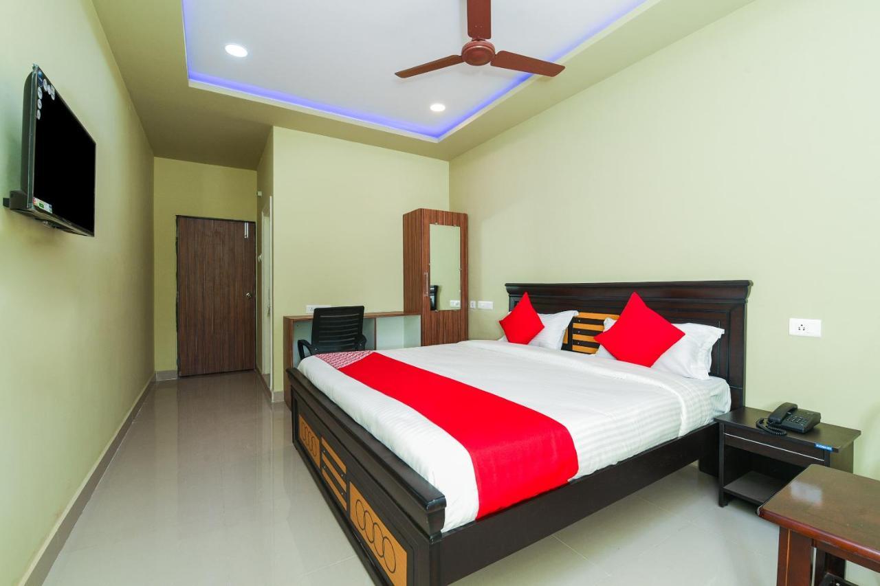 Oyo 27902 Center Point The Hotel Visakhapatnam Dış mekan fotoğraf