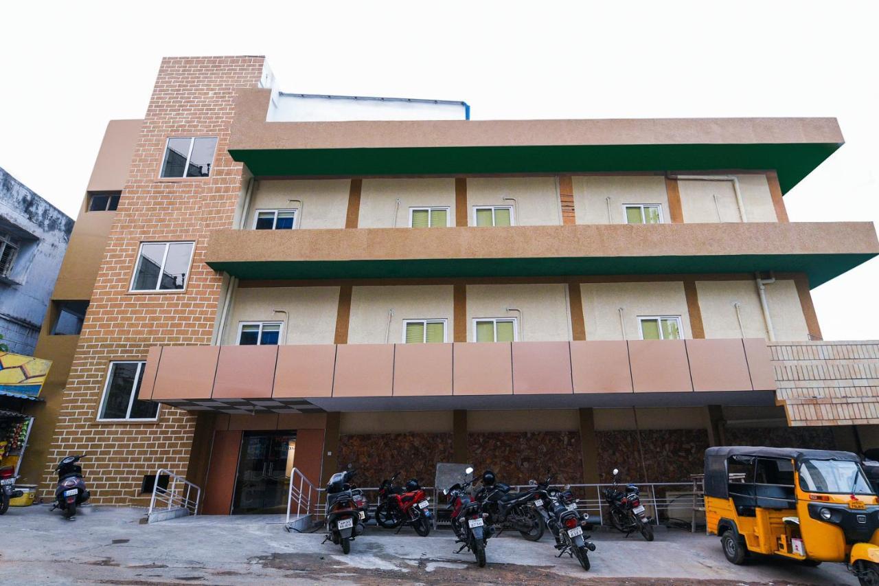 Oyo 27902 Center Point The Hotel Visakhapatnam Dış mekan fotoğraf